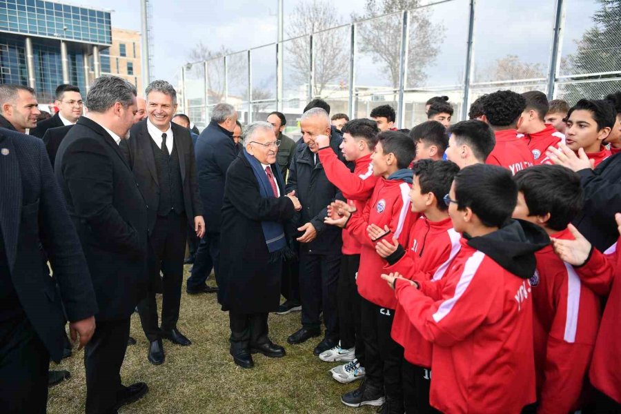 Başkan Büyükkılıç’tan Spor Şehrine Yakışır Kayseri’de Amatör Spora Bir Destek Daha