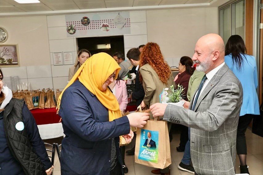 Başkan Çolakbayrakdar, “kadınlar Bir Gün Değil, Her Gün Kıymetlidir”