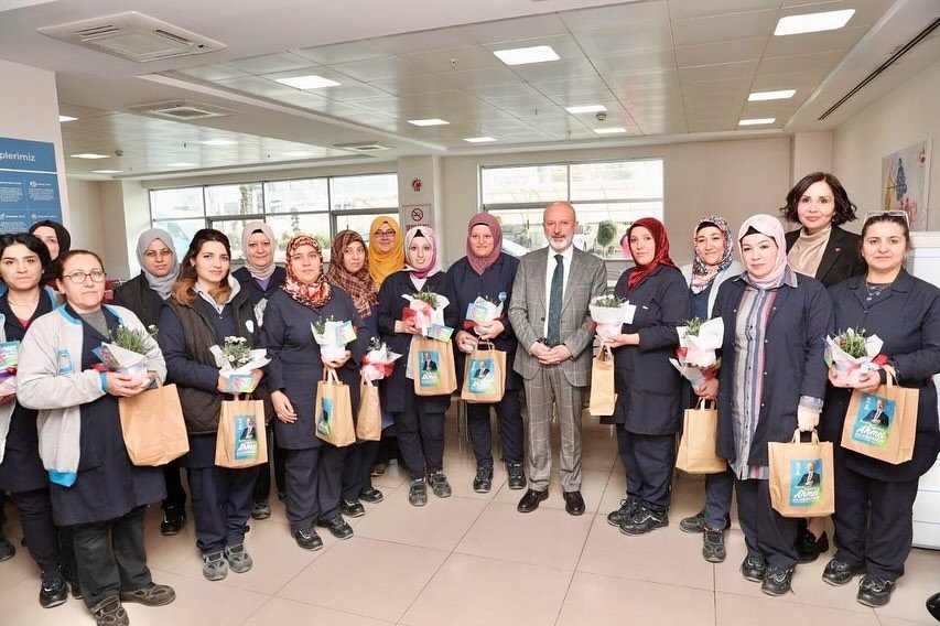 Başkan Çolakbayrakdar, “kadınlar Bir Gün Değil, Her Gün Kıymetlidir”