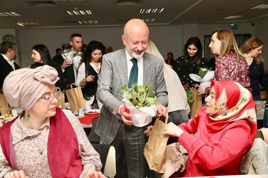 Başkan Çolakbayrakdar, “kadınlar Bir Gün Değil, Her Gün Kıymetlidir”