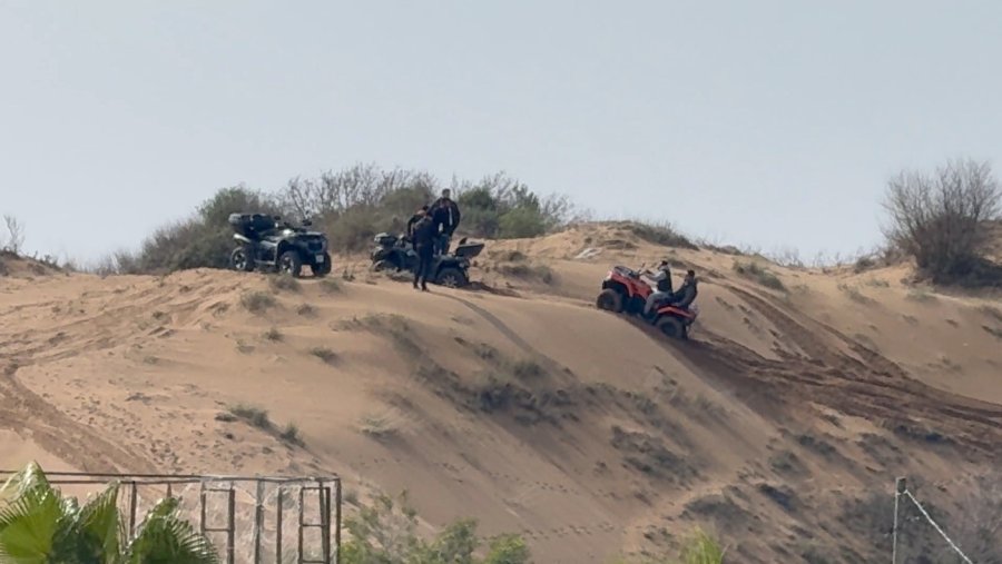 Tel Örgüyle Çevrili Koruma Altındaki Sit Alanında Off-road Yapıp Kum Zambaklarına Zarar Veriyorlar