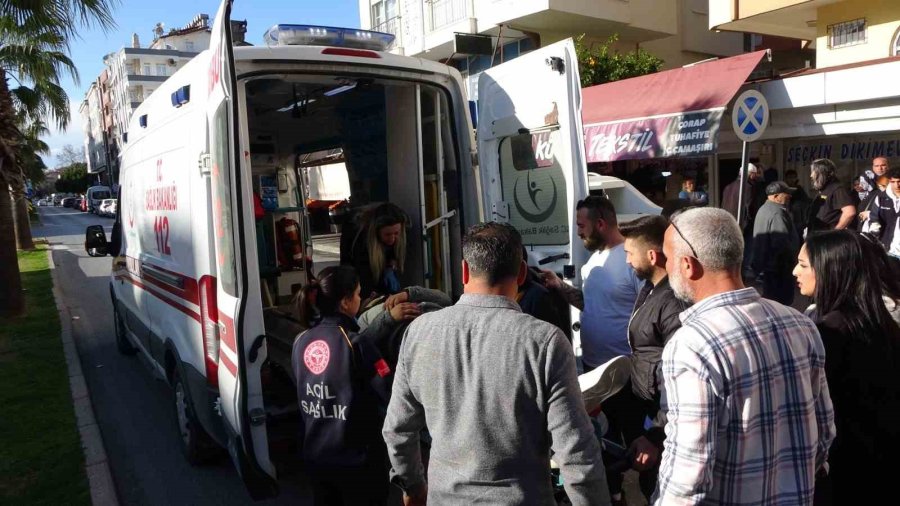 Park Etmeye Çalışan Kamyonete Çarpan Motosikletliler Ölümden Döndü