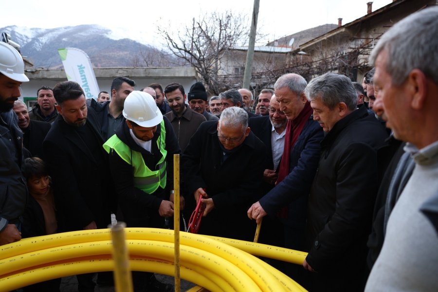 Başkan Büyükkılıç, Yahyalı’da Temel Atma Ve Açılış Törenlerine Katıldı