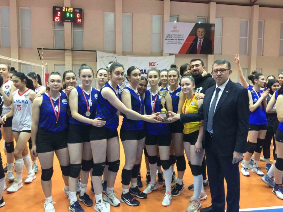 Genç Kızlarvoleybol Şampiyonası’nda Kupalar Sahibini Buldu