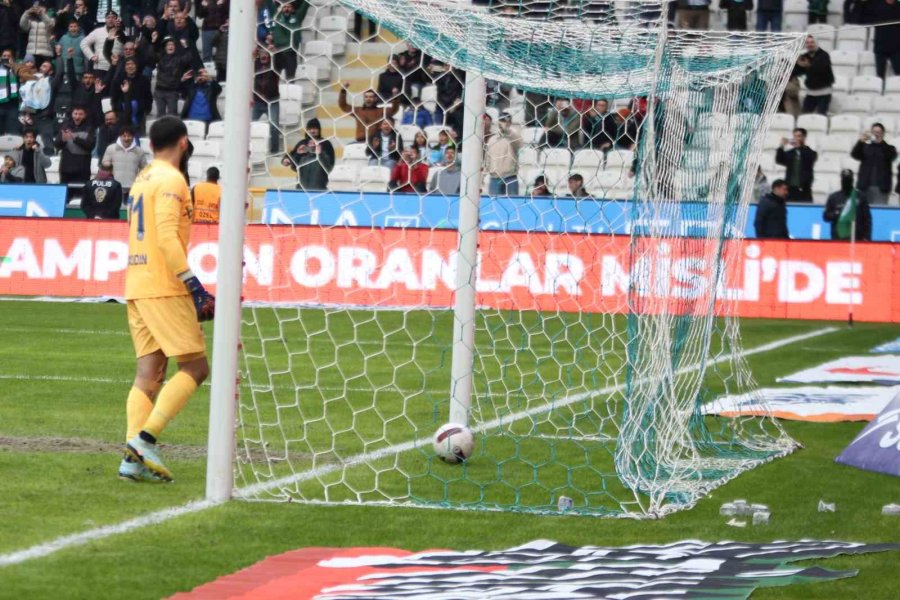 Trendyol Süper Lig: Konyaspor: 2 - Adana Demirspor: 1 (ilk Yarı)