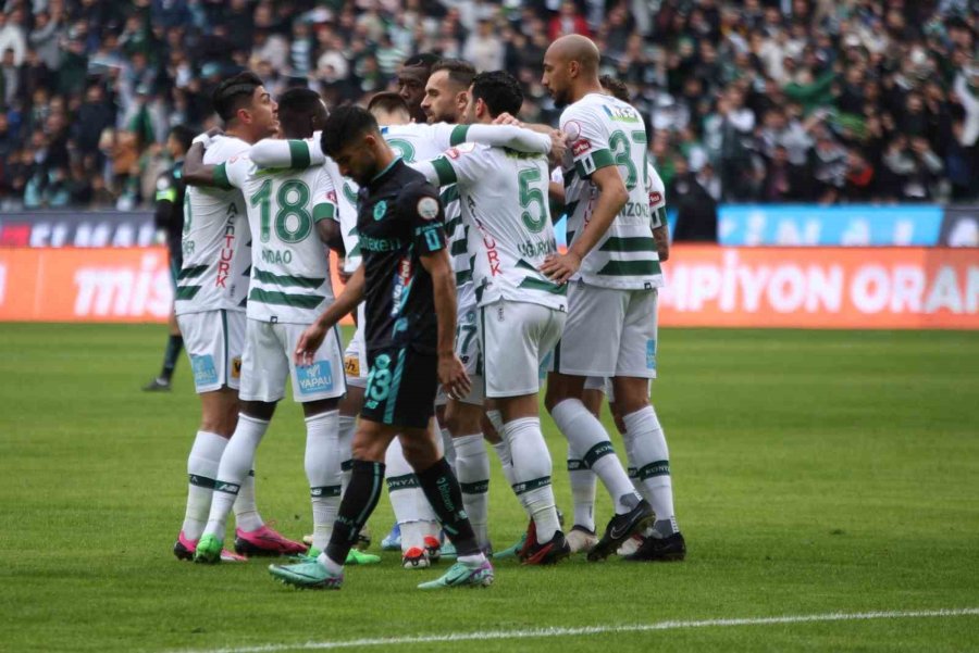 Trendyol Süper Lig: Konyaspor: 2 - Adana Demirspor: 1 (ilk Yarı)