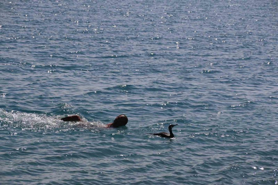 Antalya’da Ramazan Ayı Öncesi Konyaaltı Sahili Doldu Taştı