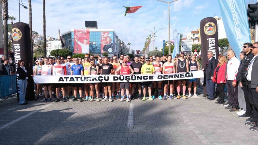 Alanya’da Atatürk Halk Koşusu Ve Yarı Maratonu Tamamlandı