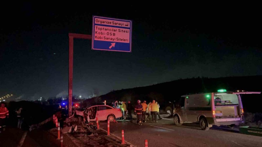 Eskişehir’de Feci Kaza: 190 Kilometre Hızla Direğe Çarpan Otomobilin Sürücüsü Hayatını Kaybetti