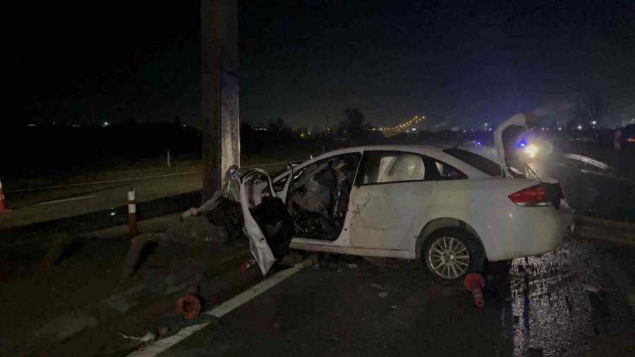 Eskişehir’de Feci Kaza: 190 Kilometre Hızla Direğe Çarpan Otomobilin Sürücüsü Hayatını Kaybetti