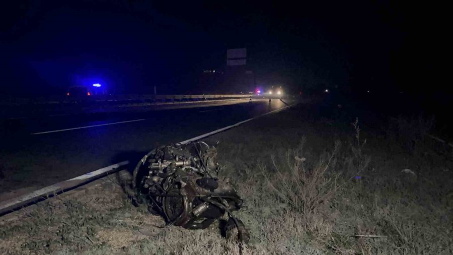 Eskişehir’de Feci Kaza: 190 Kilometre Hızla Direğe Çarpan Otomobilin Sürücüsü Hayatını Kaybetti