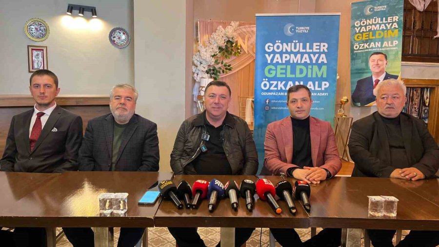 Özkan Alp Gazetecilerle Bir Araya Geldi