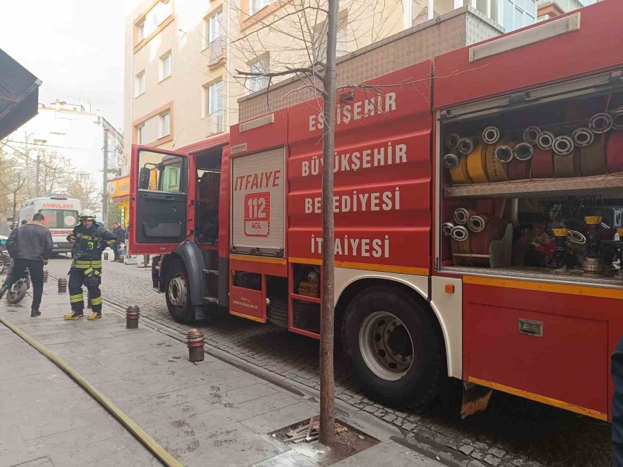 Çocukların Torpil Attığı Bodrumda Yangın Çıktı