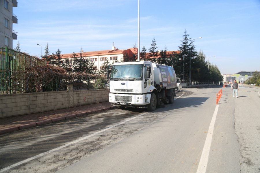 Yıldırım Beyazıt Mahallesi’nde Toplu Temizlik Çalışması Yapıldı