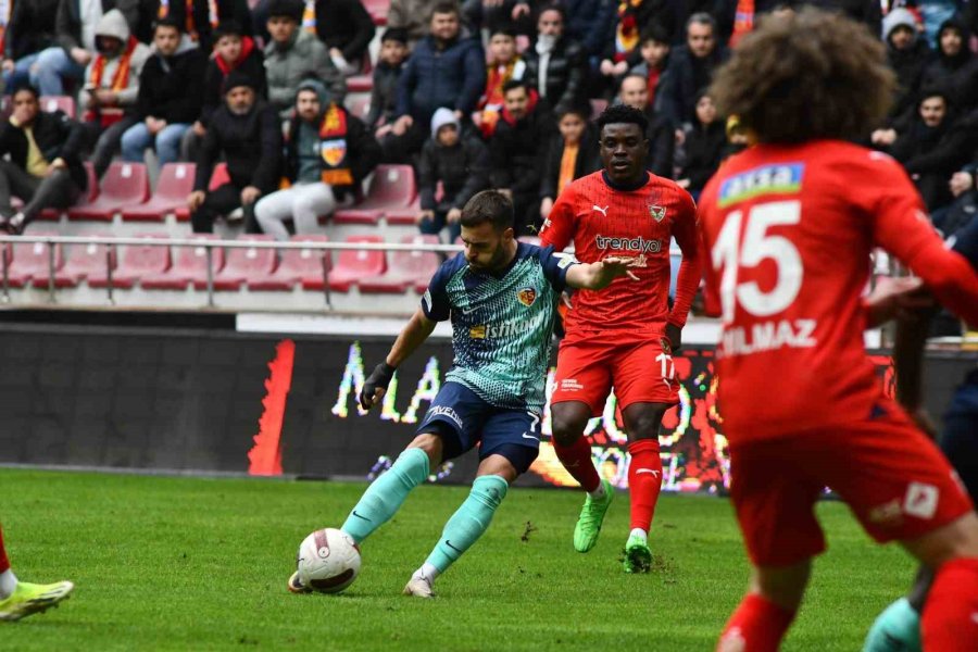 Trednyol Süper Lig: Kayserispor: 1 - Hatayspor: 1 (ilk Yarı)