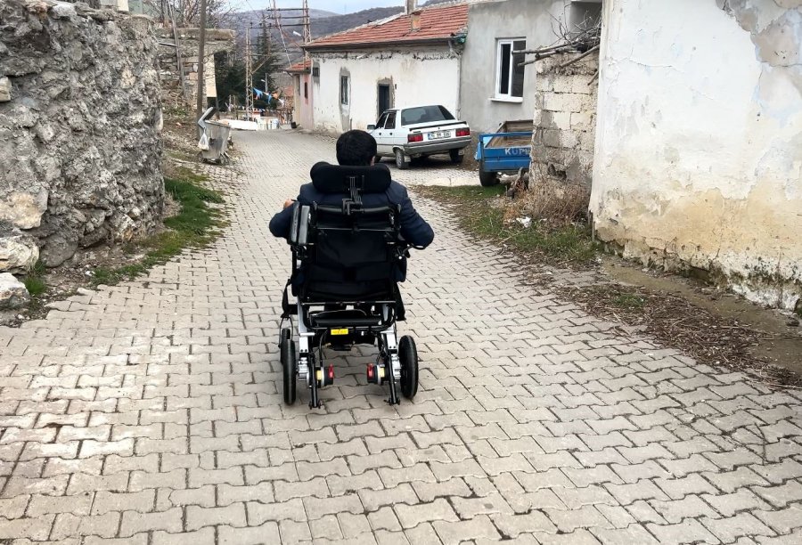 Başkan Büyükkılıç, Akülü Sandalye İsteyen Vatandaşın Talebini Anında Yerine Getirdi