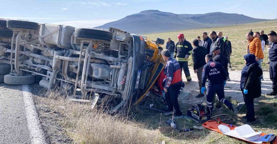 Konya’da Hafriyat Kamyonu Devrildi: 1 Yaralı