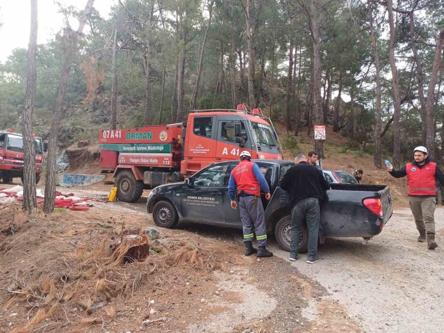 Kemer’de Orman Yangını Büyümeden Söndürüldü