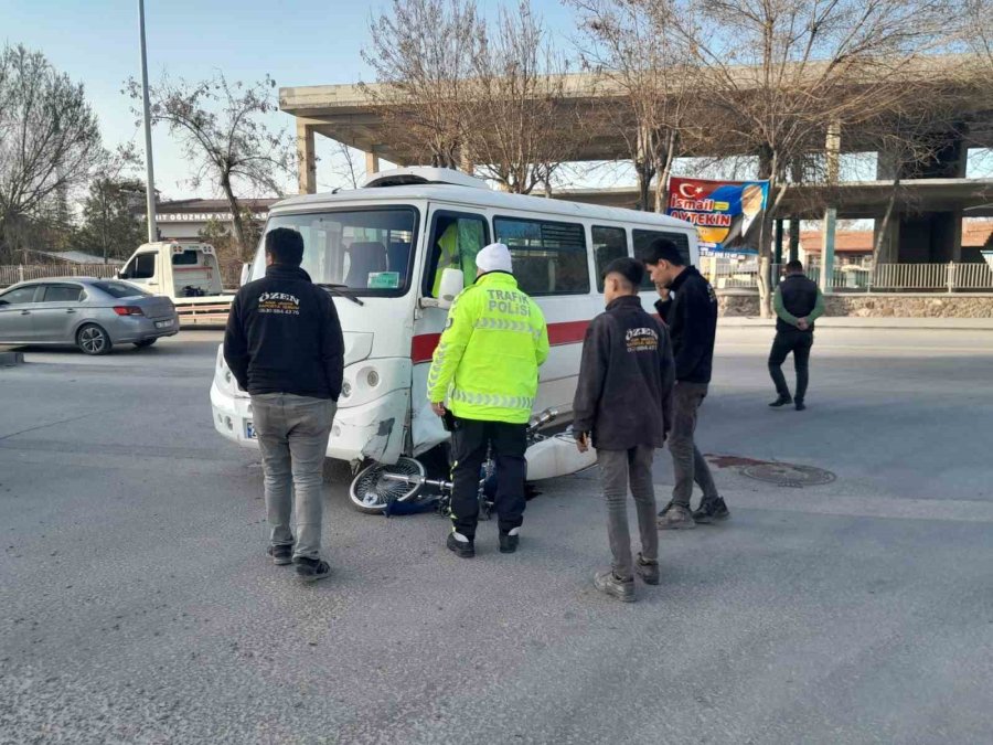 Konya’da Motosiklet İle Minibüs Çarpıştı: 1 Yaralı