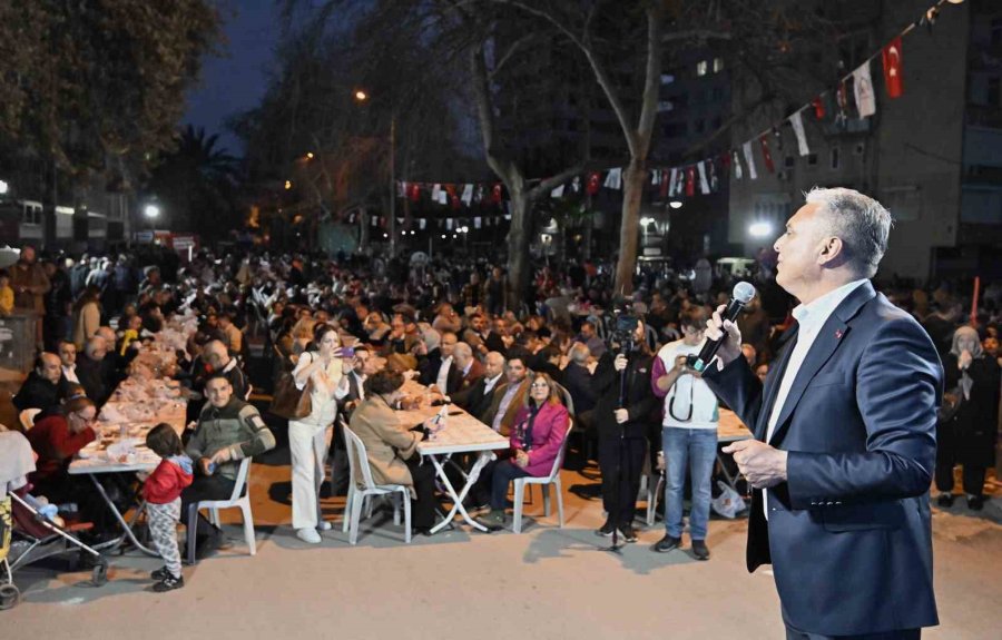 Muratpaşa’da İlk İftar Yemeği Beş Şehitler Parkı’nda Verildi