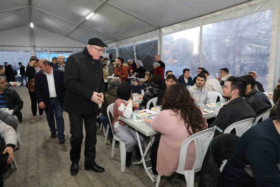 Başkan Kurt İlk İftarını Büyükdere Mahallesi’ndeki İftar Çadırında Yaptı