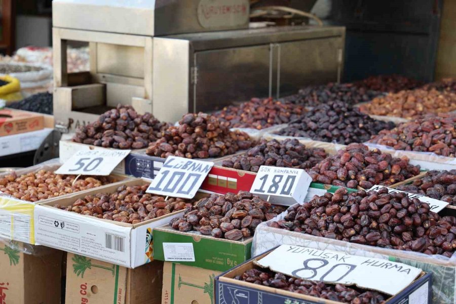 İftar Ve Sahur Sofralarının Vazgeçilmezi Hurma