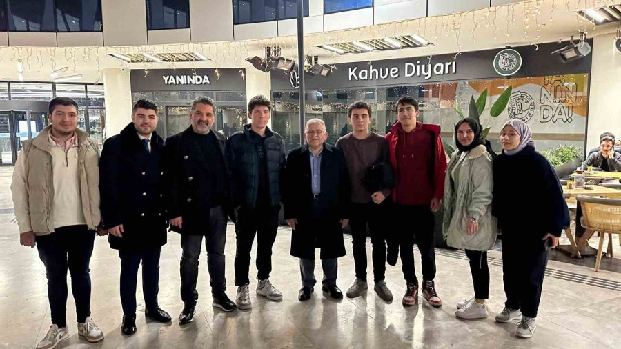 Üzüm’den Gündüz Esnaf Ziyaretleri, Akşam Gençlik Buluşmaları