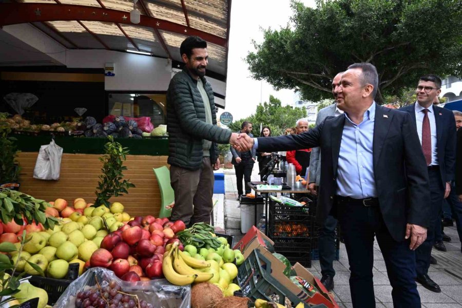 Başkan Böcek İftarını Konyaaltı’nda Esnaf Sofrasında Yaptı