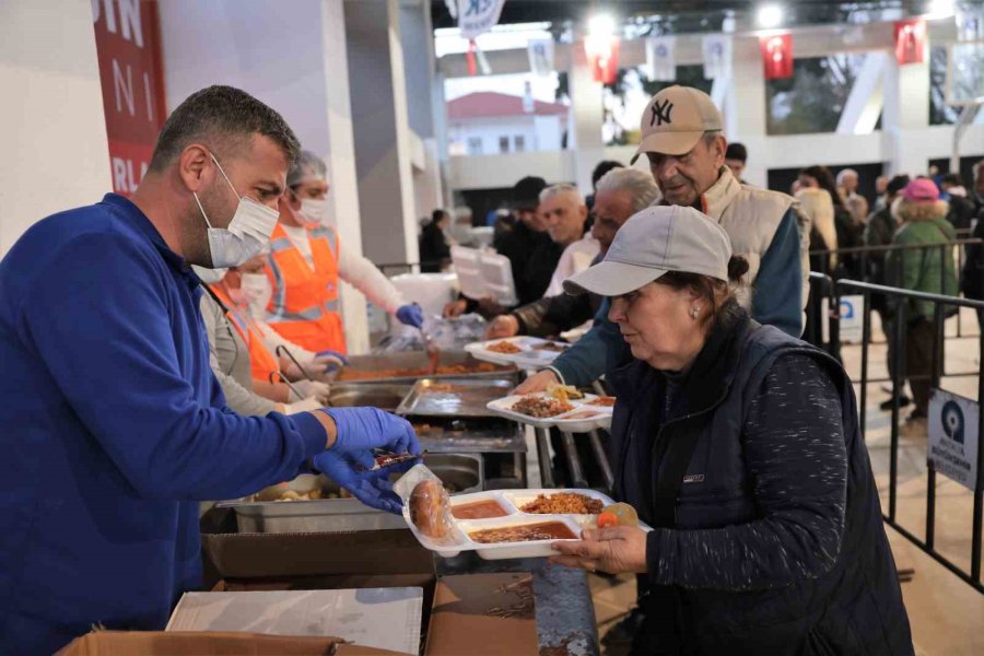 Antalya Büyükşehir Belediyesi’nden İftar Sofrası