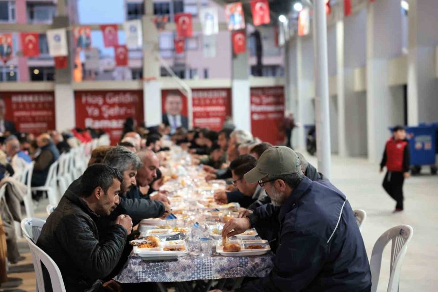 Antalya Büyükşehir Belediyesi’nden İftar Sofrası