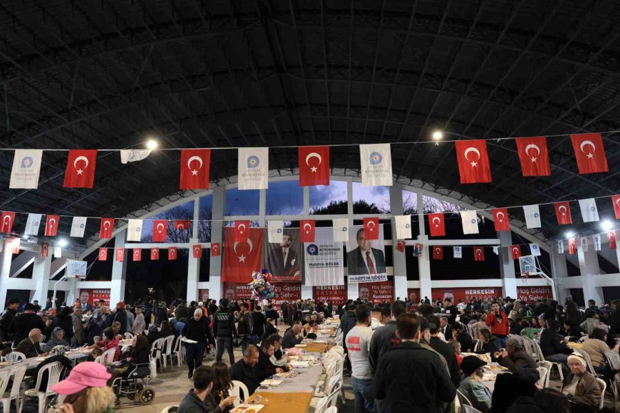 Antalya Büyükşehir Belediyesi’nden İftar Sofrası