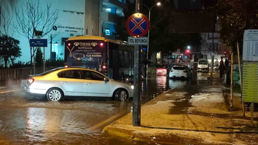 Antalya’da Dev Hortum Panik Dolu Anlar Yaşattı