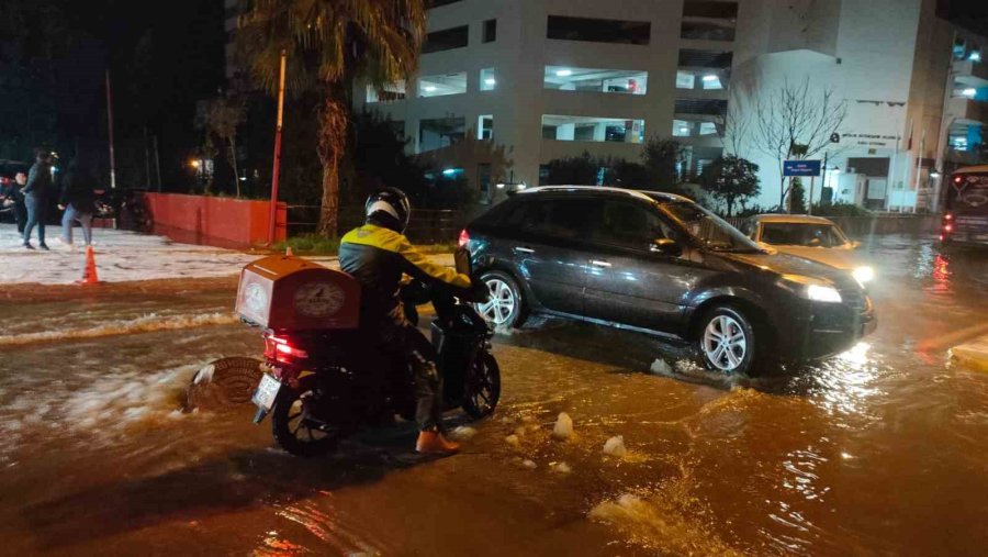 Antalya’da Dev Hortum Panik Dolu Anlar Yaşattı