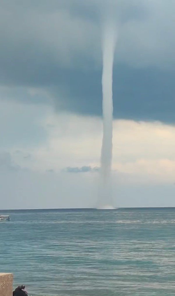 Antalya’da Dev Hortum Panik Dolu Anlar Yaşattı