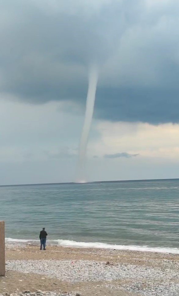 Antalya’da Dev Hortum Panik Dolu Anlar Yaşattı