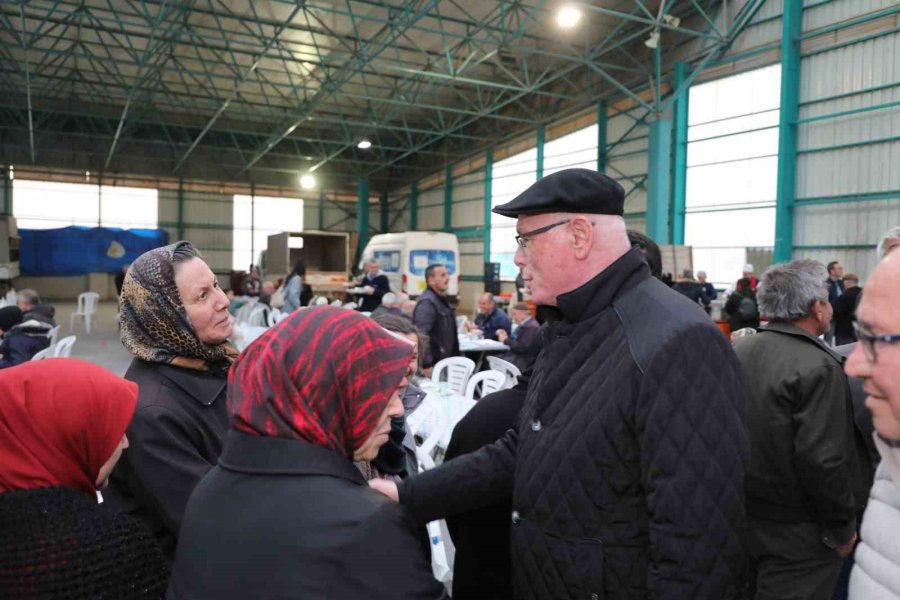 75. Yıl Mahallesi’nde Binlerce Kişiye İftar Yemeğinde Buluştu