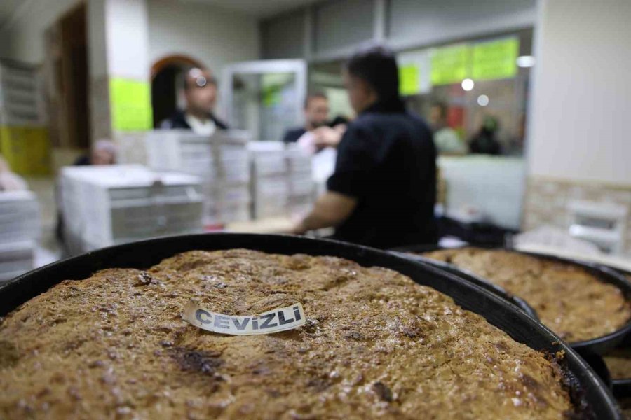 İftar Ve Sahur Sofralarının Vazgeçilmezi Tahinli Pide