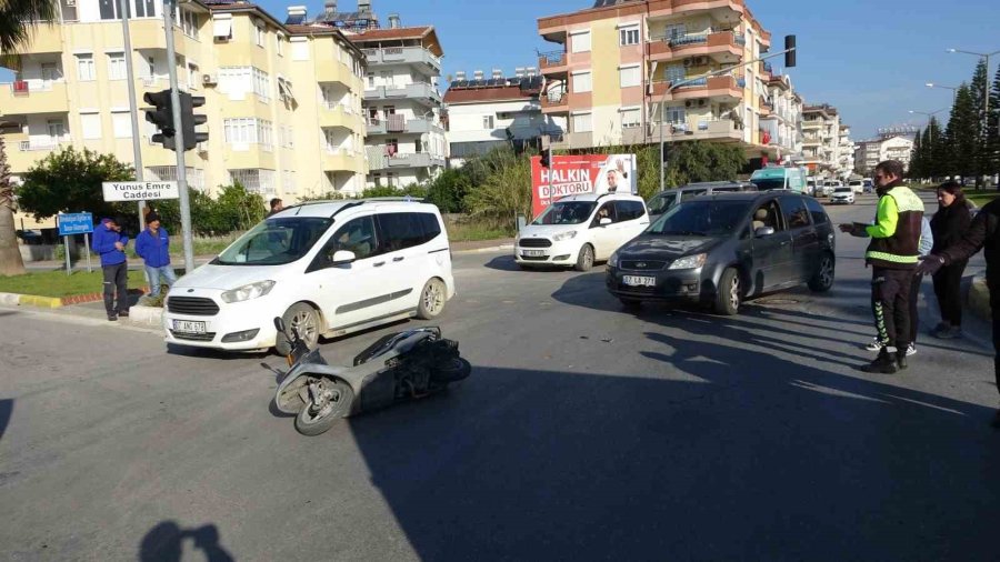 Otomobille Motosiklet Çarpıştı: 1 Yaralı