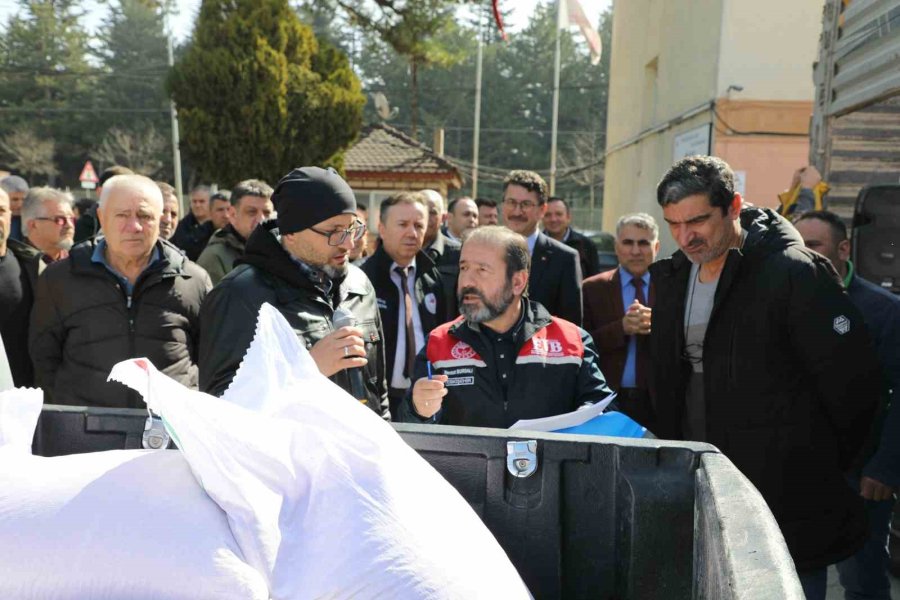 Tepebaşı’nda Nohut Üreticilerine Tohumluk Desteği