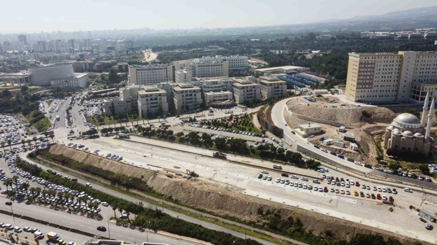 Mersin Üniversitesi Otoparkta Güneşten Elektrik Üretecek