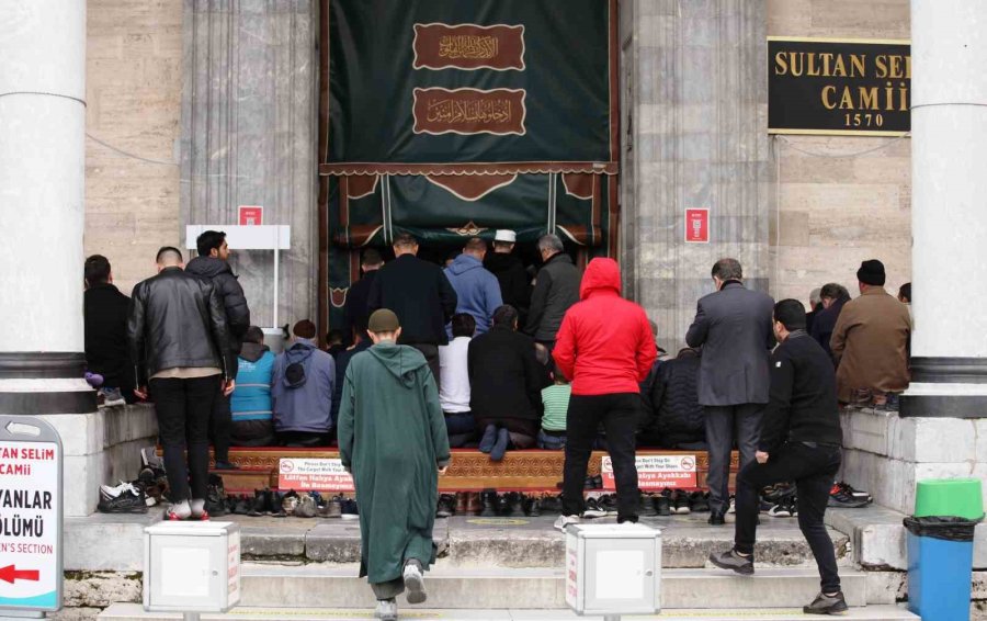 Konya’da Ramazan Ayını İlk Cuma Namazı Kılındı