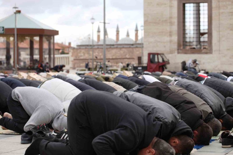 Konya’da Ramazan Ayını İlk Cuma Namazı Kılındı