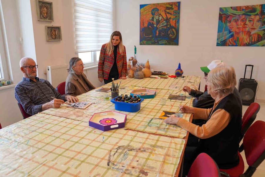 Deneyimli Vatandaşlara Sıcak Yuva Oluyor