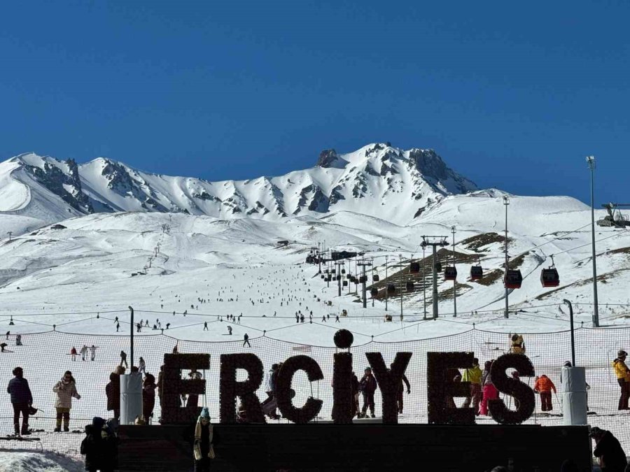 Erciyes Kayak Merkezi 2 Buçuk Ayda 2 Milyon Turiste Ev Sahipliği Yaptı