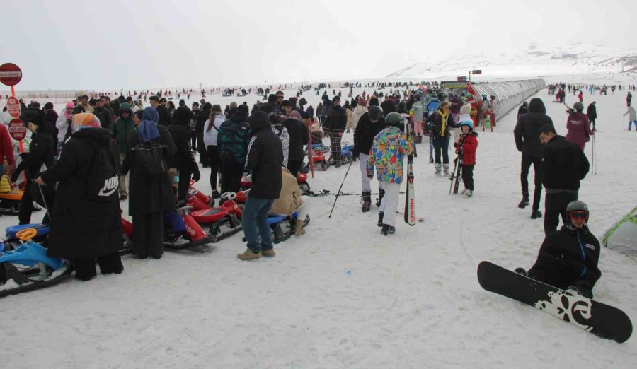 Erciyes Kayak Merkezi 2 Buçuk Ayda 2 Milyon Turiste Ev Sahipliği Yaptı