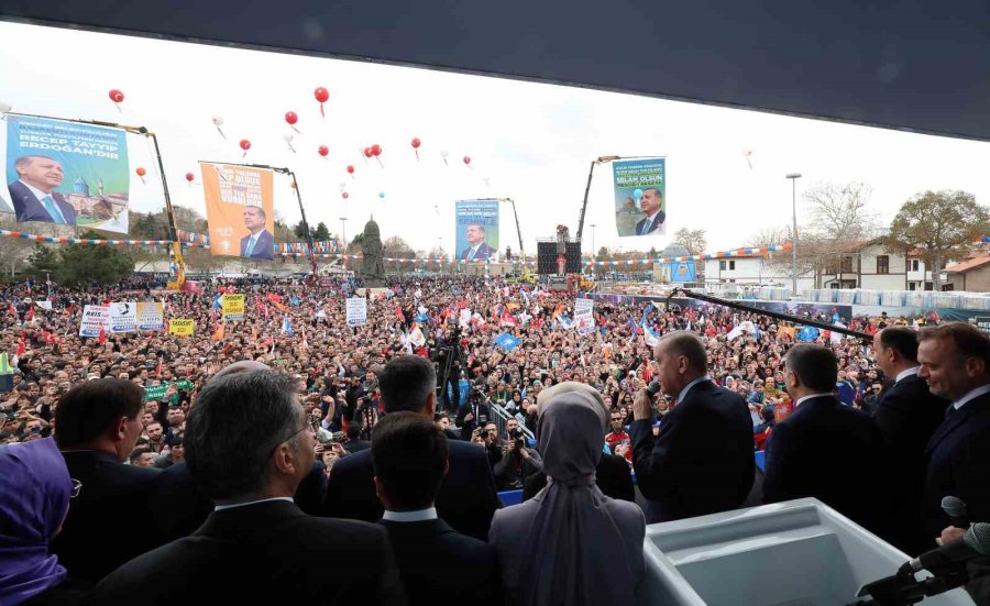 Cumhurbaşkanı Erdoğan: "eser Ve Hizmet Siyaseti Konusunda Hamdolsun Ülkede Elimize Su Dökecek Kimseyi Tanımıyoruz"