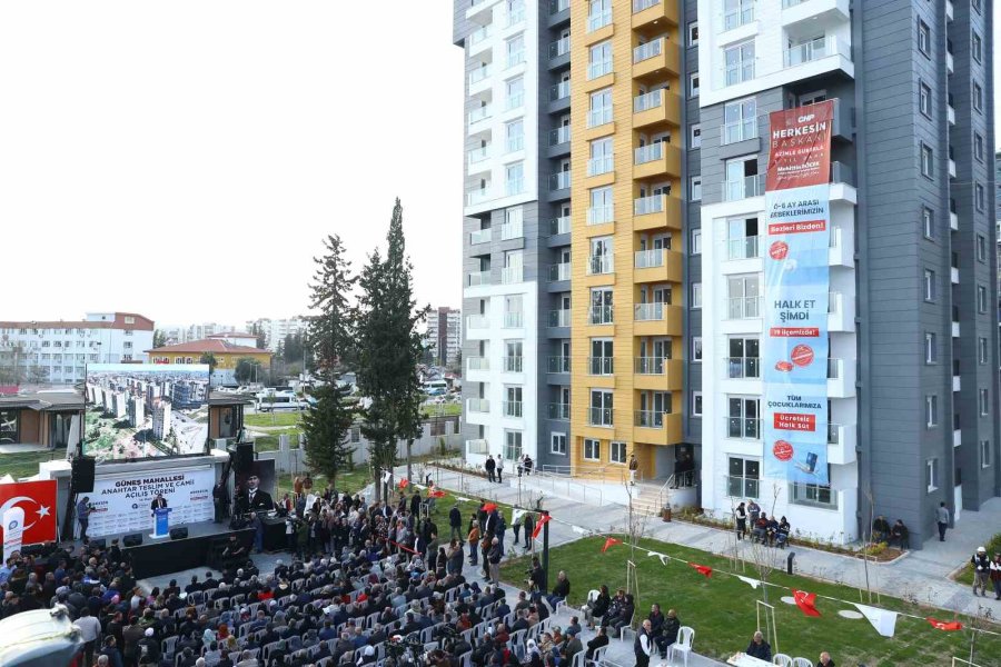 Antalya Güneş Mahallesi’nde Hak Sahiplerine Anahtarları Teslim Edildi