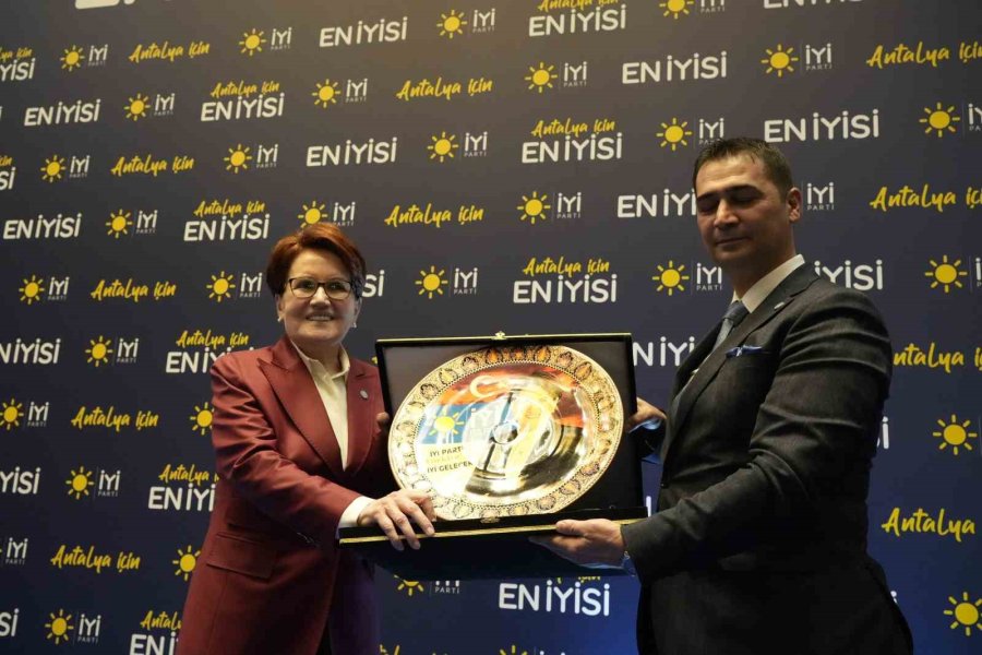 Akşener: "hem İlçe Belediye Başkan Adaylarımıza Destek İstiyorum"