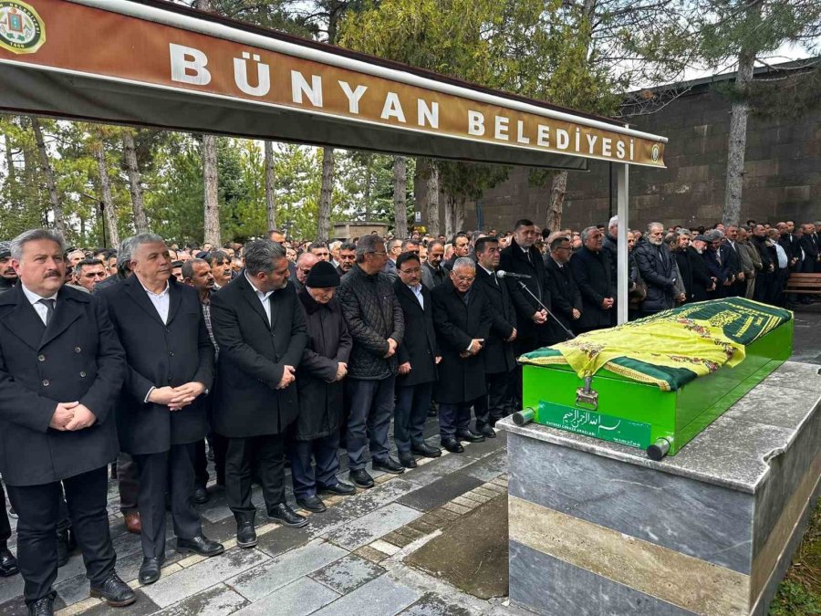 Hüseyin Akay’ın Acı Günü: Vefat Eden Annesi Son Yolculuğuna Uğurlandı