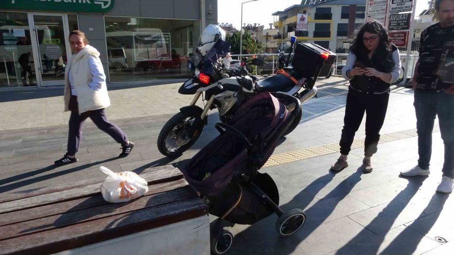 Bebeğine Çarpan Sürücüden Duyduklarına İsyan Etti